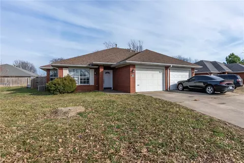 1909 S 1911 S F St, Rogers, AR 72758