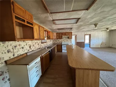 Kitchen - 446 Steamboat Dr, Norfork, AR 72658 photo 2 of 2