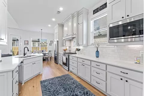 Kitchen - 330 Rainforest Loop, Centerton, AR 72719 photo 3 of 4