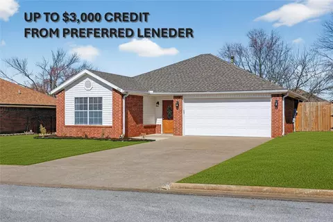 813 Marcus St, Bentonville, AR 72712