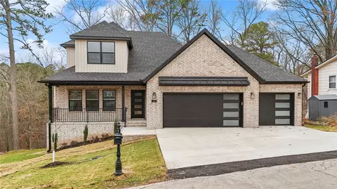 9 Stringer Ln, Bella Vista, AR 72715