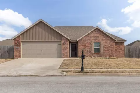 1651 Gallant Fox Ln, Prairie Grove, AR 72753