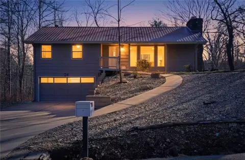 24 Ciemny Ln, Bella Vista, AR 72715