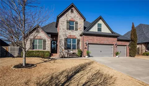 702 SE Fullerton St, Bentonville, AR 72712