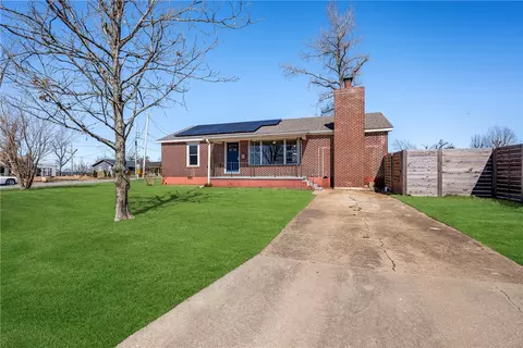 805 W Norwood St, Rogers, AR 72756