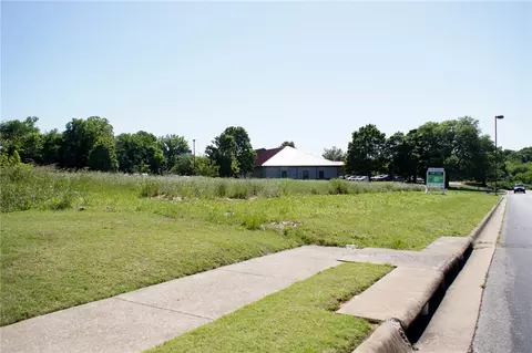 325 S 6th Pl, Lowell, AR 72745 photo 11
