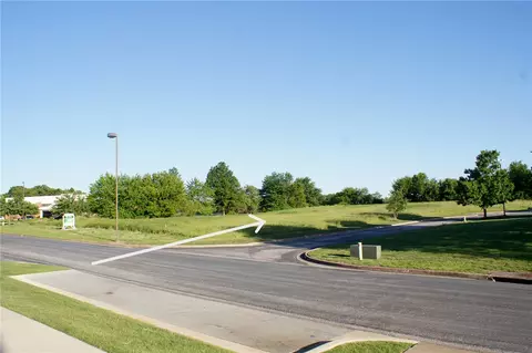 325 S 6th Pl, Lowell, AR 72745 photo 10