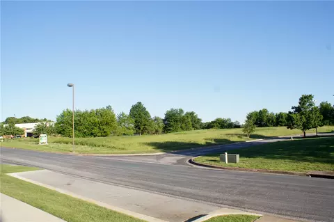 325 S 6th Pl, Lowell, AR 72745 photo 9