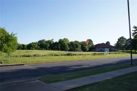 325 S 6th Pl, Lowell, AR 72745 photo 13