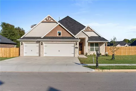 1130 Canyon Maple St, Centerton, AR 72719