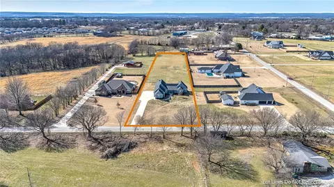 11775 Giles Rd, Farmington, AR 72730