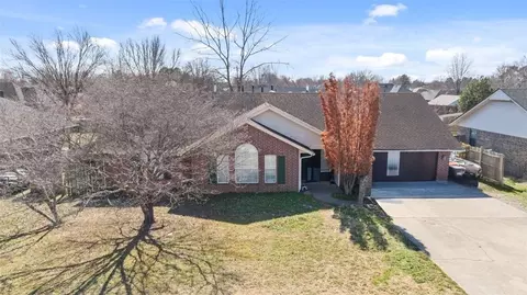 2415 Cardinal Dr, Springdale, AR 72764