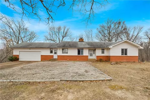 8503 Par Ln, Rogers, AR 72756