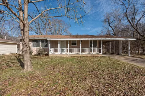 2400 Valley Dr, Fayetteville, AR 72703