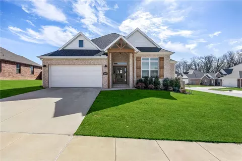 6049 W Quinn St, Fayetteville, AR 72704