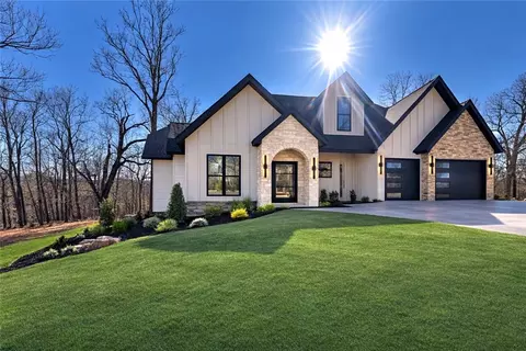 8913 Anew Rd, Rogers, AR 72756