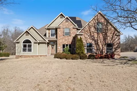 1905 Villa View Dr, Siloam Springs, AR 72761