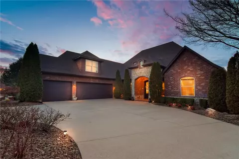 361 N Limestone Dr, Fayetteville, AR 72701