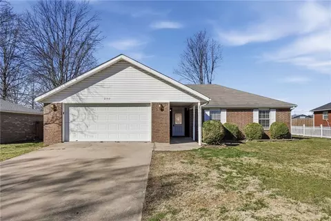 2102 SE K St, Bentonville, AR 72712