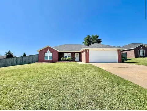 1031 Evergreen St, Centerton, AR 72719