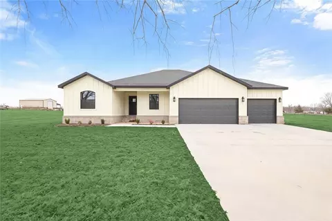 1145 John Renfroe Rd, Pea Ridge, AR 72751