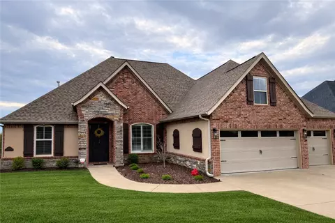 5702 S 47th St, Rogers, AR 72758
