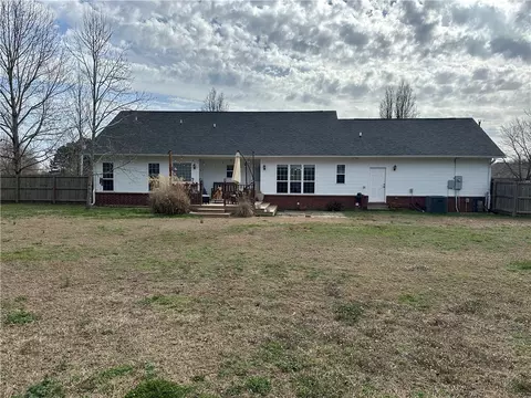 Exterior - 40 Daniel Dr, Conway, AR 72032 photo 2 of 9