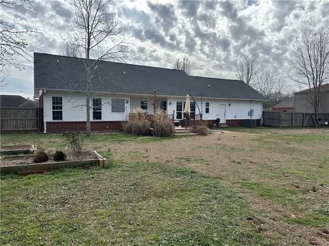 Exterior - 40 Daniel Dr, Conway, AR 72032 photo 7 of 9