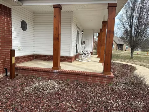 Exterior - 40 Daniel Dr, Conway, AR 72032 photo 5 of 9