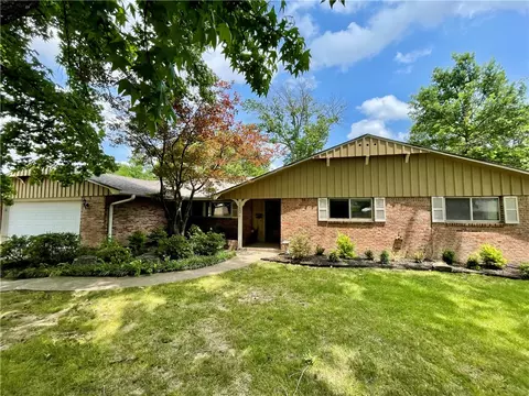110 Rogers Circle Dr, Springdale, AR 72764