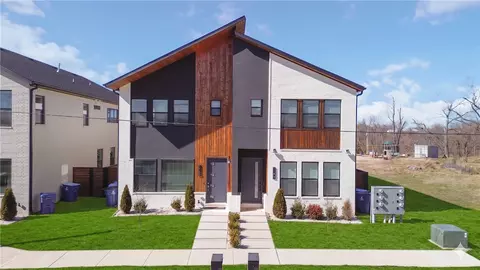 1149 NE Monroe St, Bentonville, AR 72712