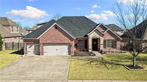 5703 S 45th St, Rogers, AR 72758