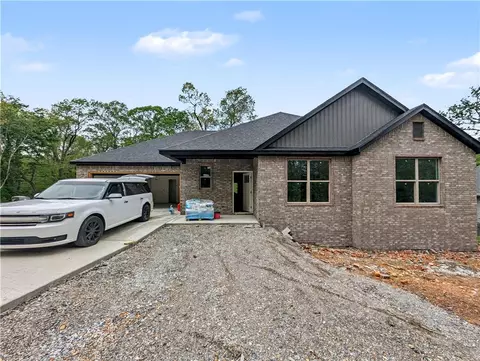 17 Ironside Ln, Bella Vista, AR 72715