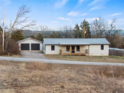 104 N Locust St, Lead Hill, AR 72644