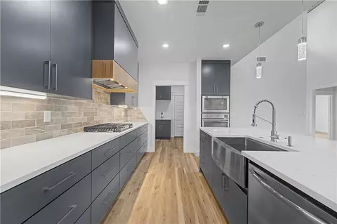 1 Logan Ln, Bella Vista, AR 72715