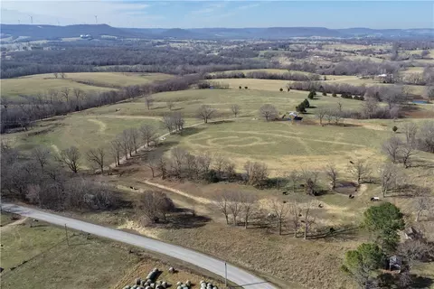 776 County Road 811, Green Forest, AR 72638