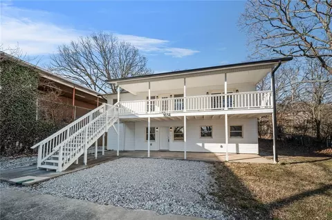 1614 E Huntsville Rd, Fayetteville, AR 72701
