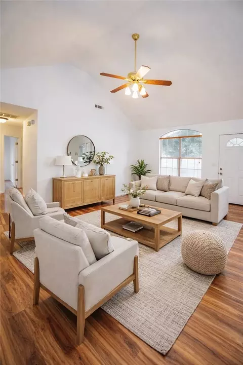 215 N Broyles St, Farmington, AR 72730