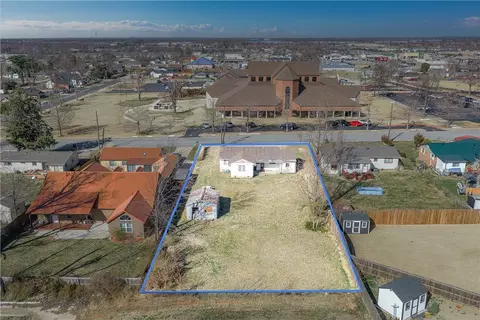 1412 Cypress St, Rogers, AR 72758