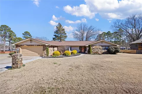 307 Wisteria Ct, Russellville, AR 72801
