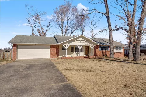 2605 White Oak Dr, Rogers, AR 72758