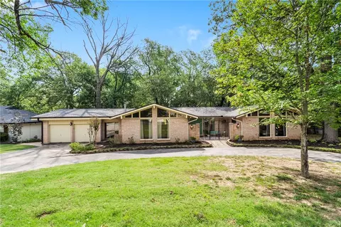 301 S Dogwood St, Siloam Springs, AR 72761