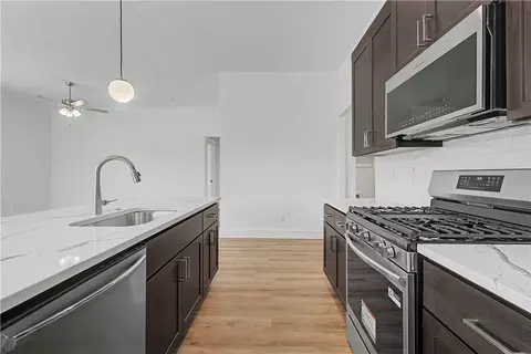 Kitchen - 2811 Roe Deer St, Springdale, AR 72762 photo 4 of 9
