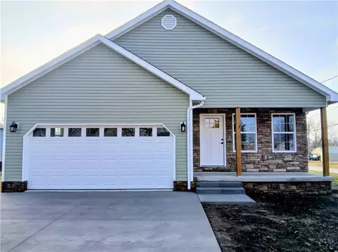 902 S Springfield St, Green Forest, AR 72638