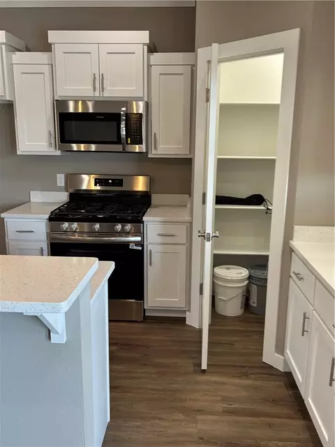 Kitchen - 190 E 192 E 2nd St, Centerton, AR 72719 photo 4 of 6