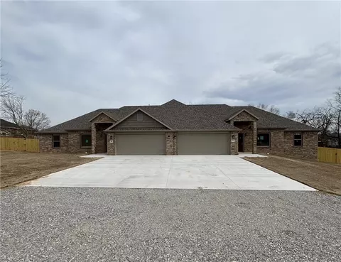 190 E 192 E 2nd St, Centerton, AR 72719