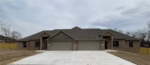 Exterior - 190 E 192 E 2nd St, Centerton, AR 72719 photo 2 of 5