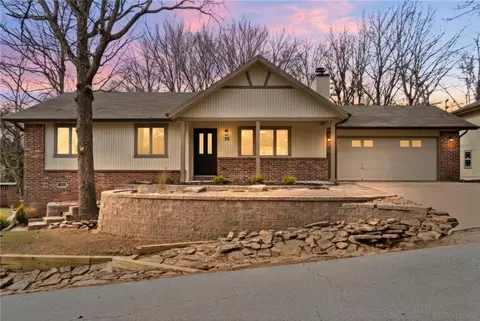 32 Quantock Hills Dr, Bella Vista, AR 72715
