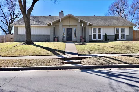 1705 Ridgeview Dr, Springdale, AR 72762