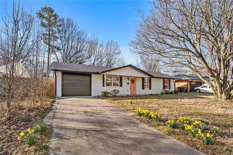 2003 Dee Ave, Springdale, AR 72762